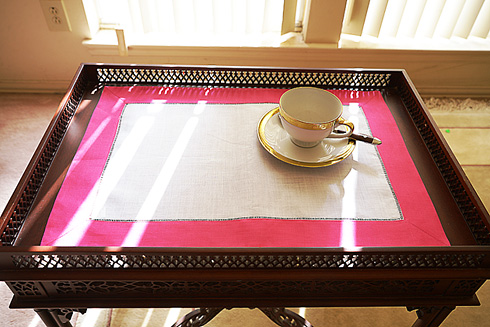 Place Mat. Fuchsia Pink colored trimming